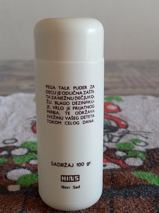 Лот PEGA от бивша Югославия: кърпа и флакон от пудра, 1970-те