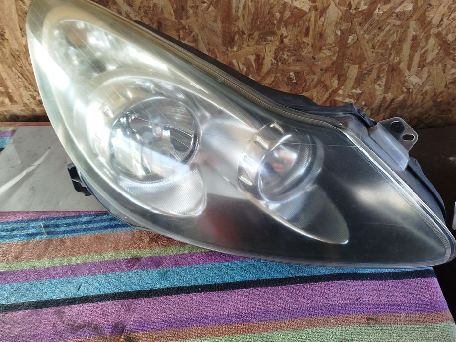 Десен фар за Опел Корса Д