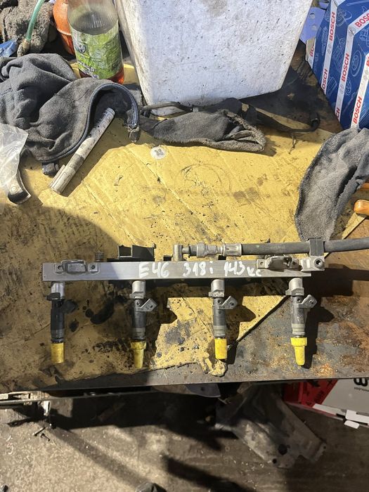 Горивна рейка с дюзи от BMW e46 318i 143кс