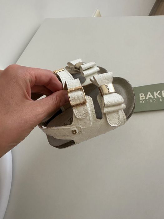Бебешки бели сандали Ted Baker, 19ти номер