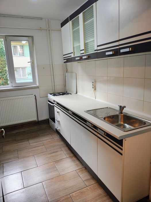 Închiriez  apartament