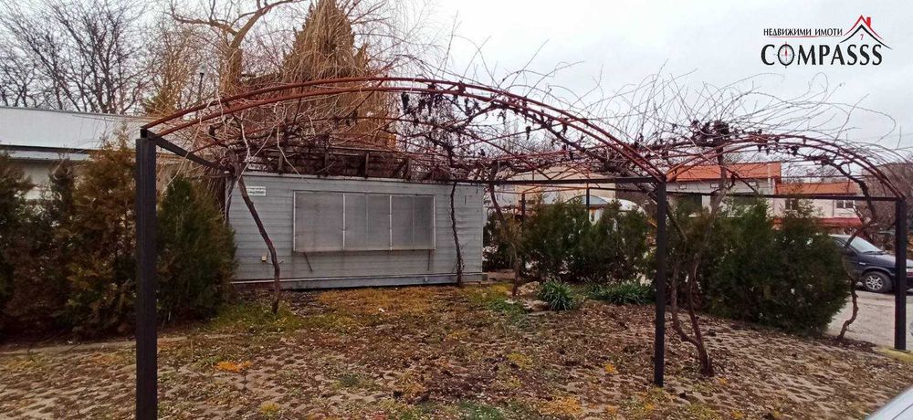 Продава се Склад в Добрич, ЖП Гара - 1680 кв.м за 93 €/кв.м - Снимка #1