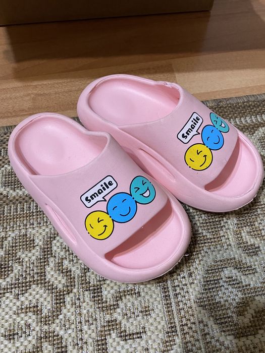 Шлепки на бассейн либо на море