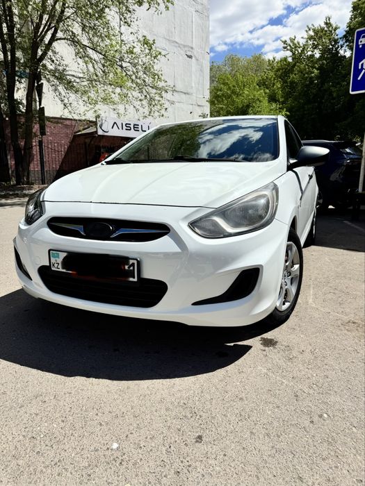 Продаю hyundai accent 2014