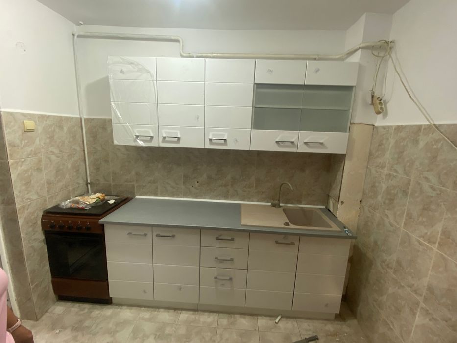 Montez uși , mobila de bucatarie , parchet