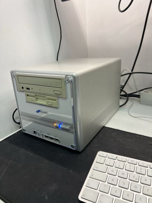 Retro Shuttle PC AMD Athlon 1,7 Ghz