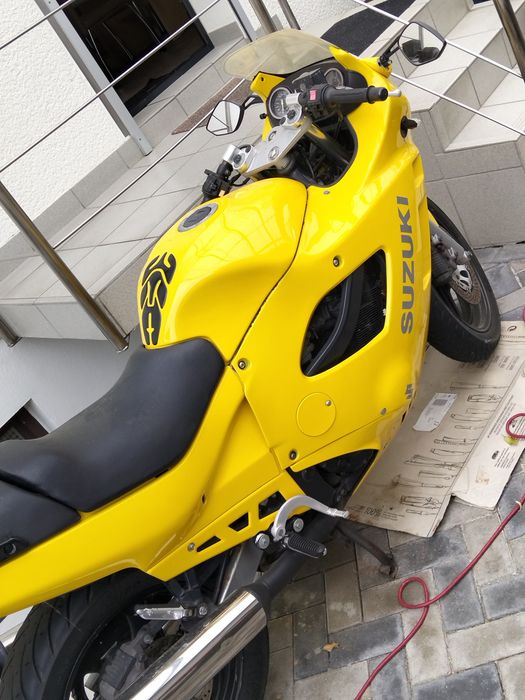 Vând suzuki cu motor de 600.  0771689738