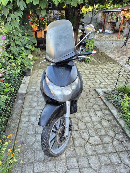 Scuter Piaggio Beverly 250 cc și Piaggio Scarabeo 250 cc