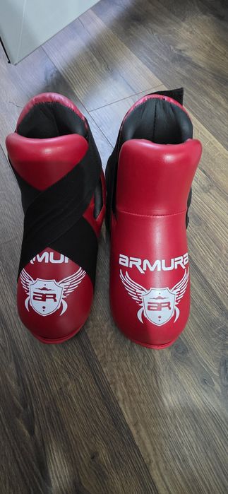 Vand echipament kickbox pt copii