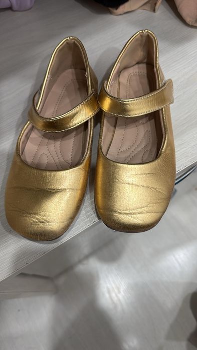 Продам детские туфли