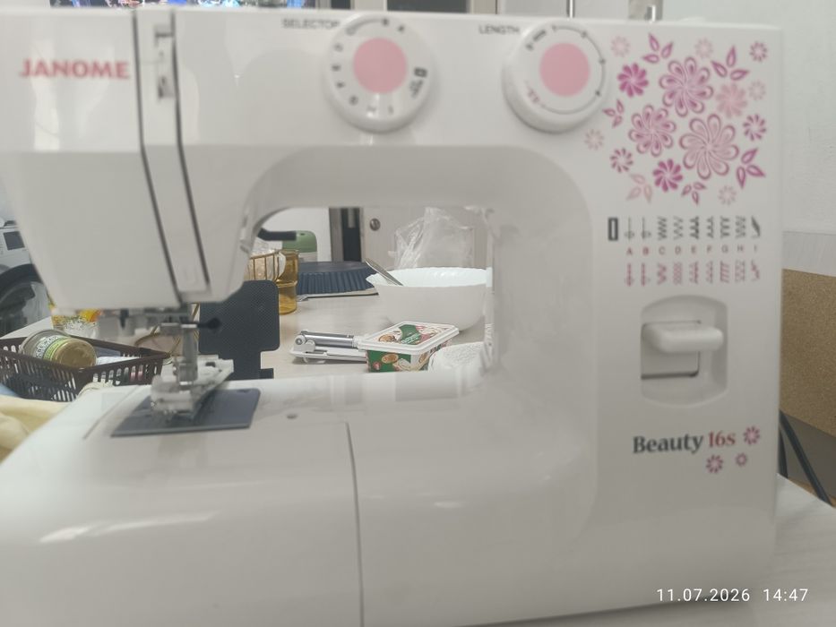 Швейная машинка JANOME
