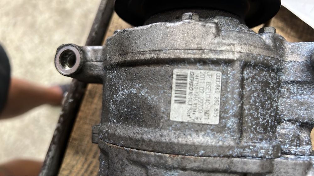 Компресор климатик Seat Audi A4 A6 A5 2.0TDI 2.0tfsi 3.0tdi 8к0260805