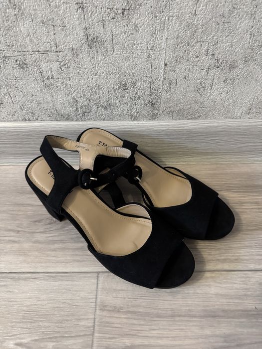 Продам босоножки