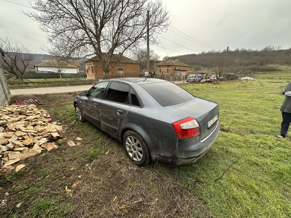 Ауди А4 В6 продавам