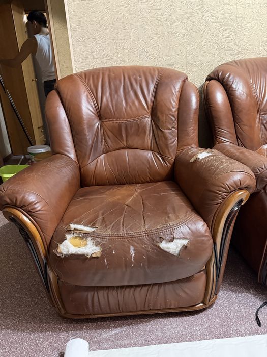 Кожаные кресла на перешивку