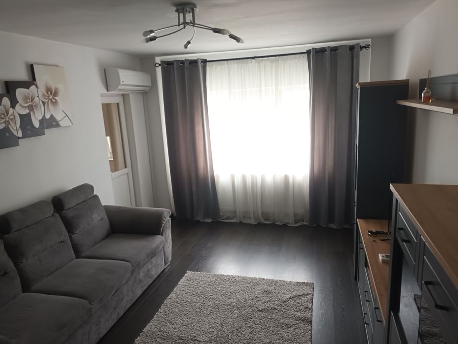 Închiriez apartament