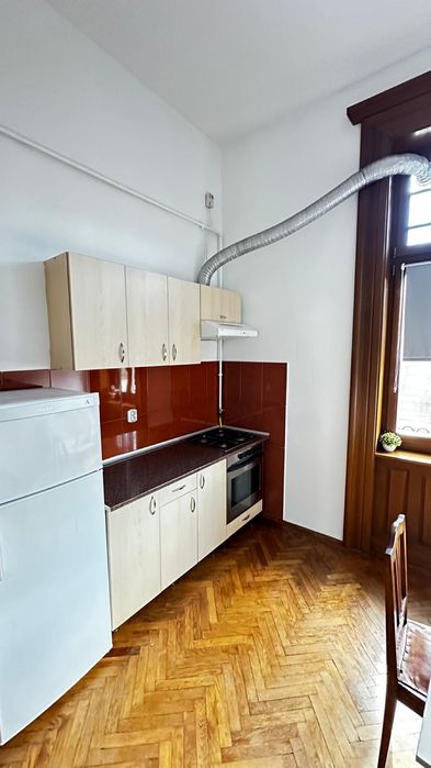 Inchiriez apart.  2 cam ultracentral