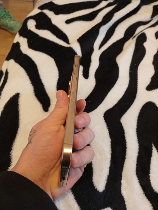 Vand iphone 16 pro max aspect 10-10 baterie 100%