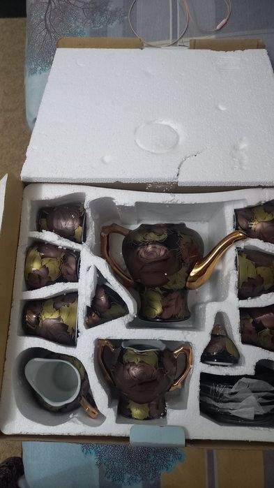 Продам Чайный сервиз.в упаковке.