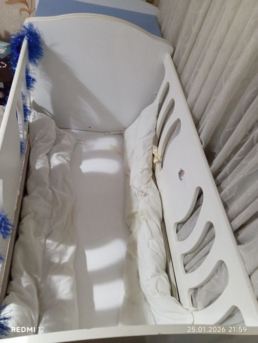 Детская кровать в нормальном состоянии