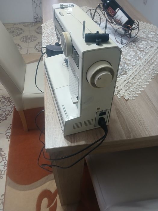 Vând mașină de cusut în stare foarte bună  preț 300 de lei
