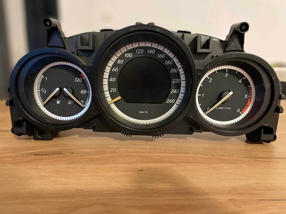 Километраж(табло) с AMG меню за Mercedes Benz w204