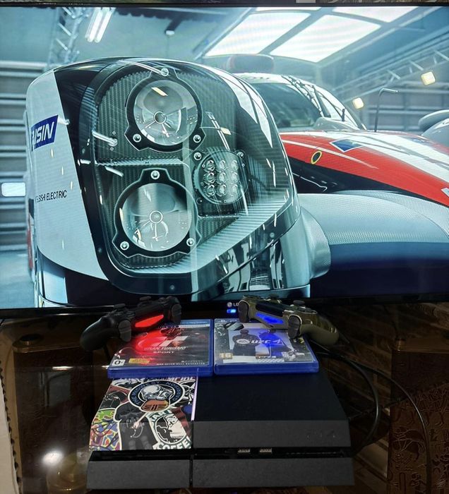 Playstation 4 в идеальном состоянии.