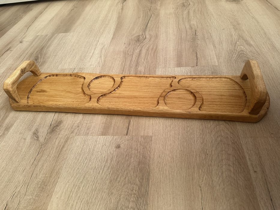 Голямо плато с дървени дръжки