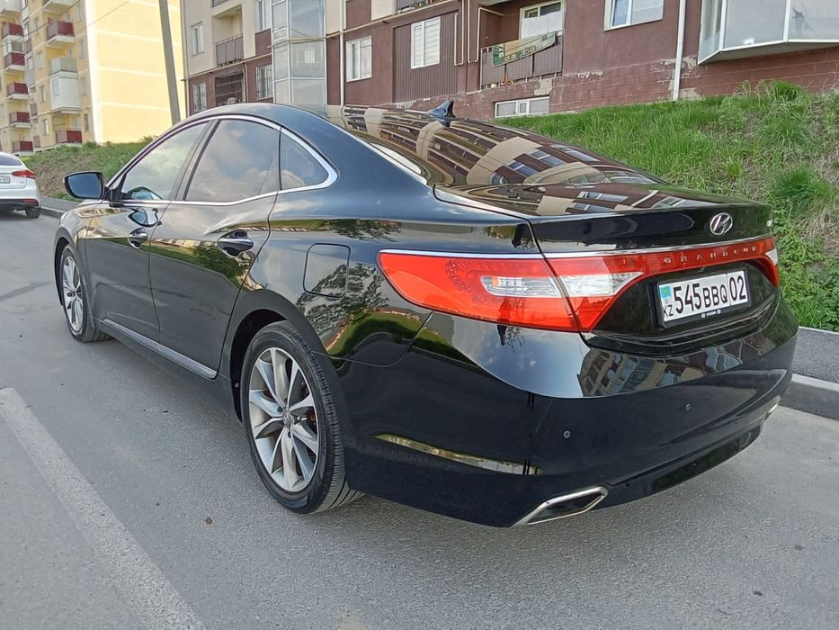 Hyundai GRANDEUR 2015 г