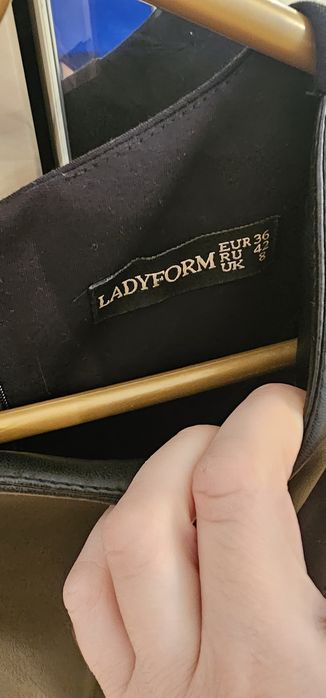 Продам новые платья