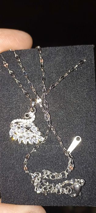 Красиво колие с лебед с цирконии