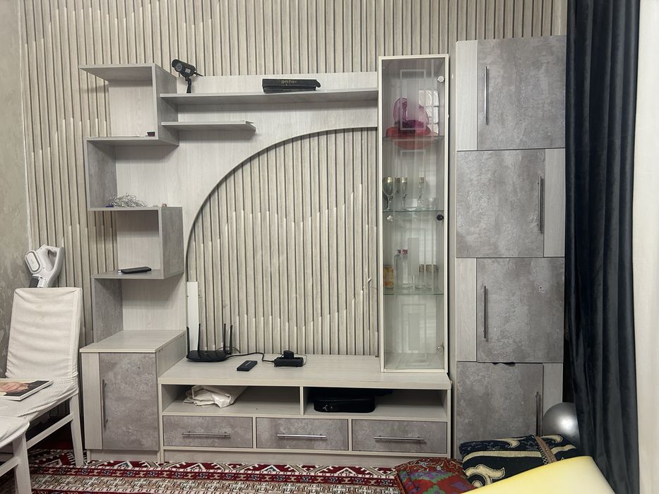 Шкаф с подставкой для телевизора