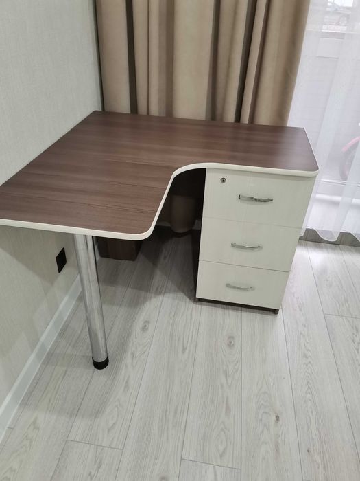 Продам стол парта