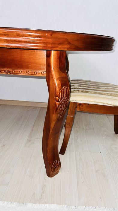 Стол обеденный большой