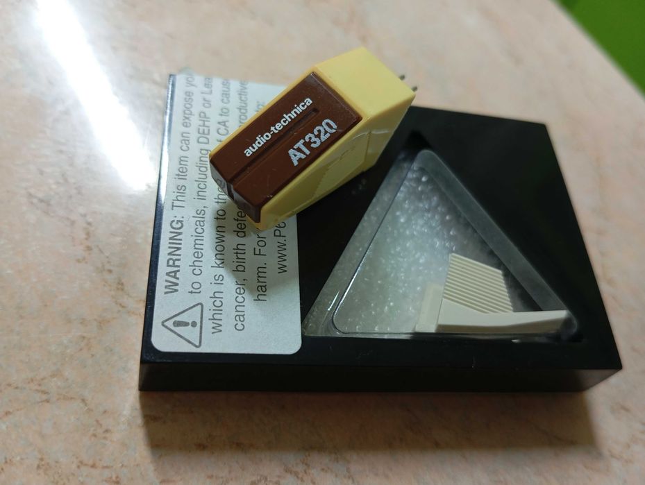 Продам звукосниматель для винилового проигрывателя.