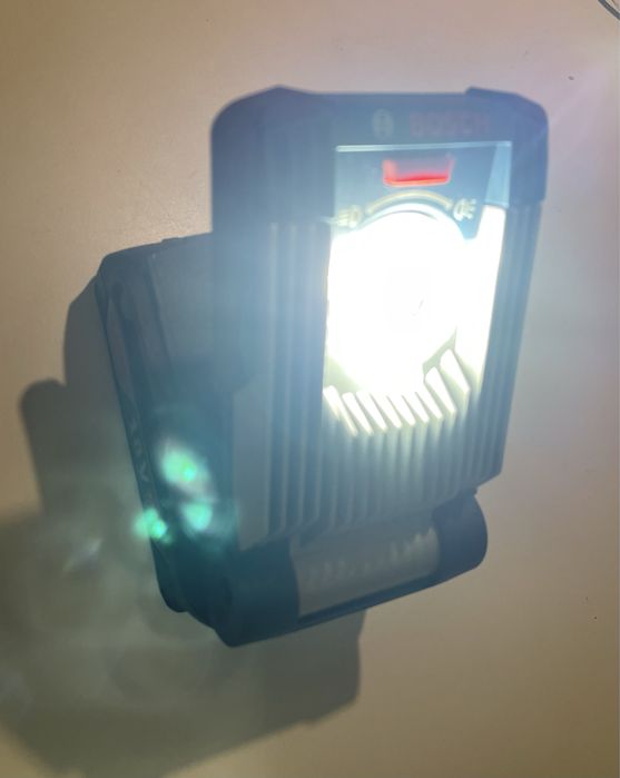 Lanterna Bosch 18V + acumulator Bosch 18V Ocazie