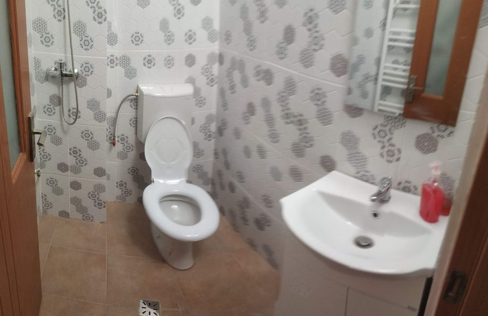 Închiriem Garsoniera in zona Pieței Râmnicu Sărat , Jud Buzău