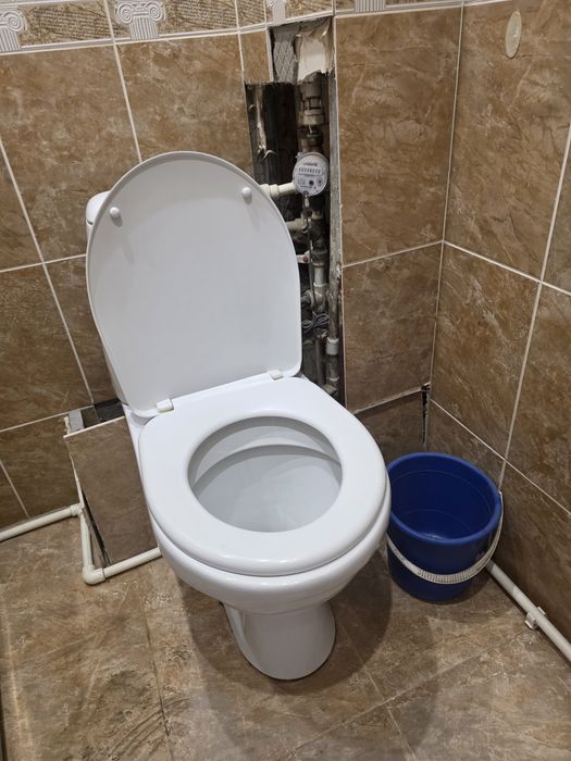 Продам унитаз с бачком в сборе