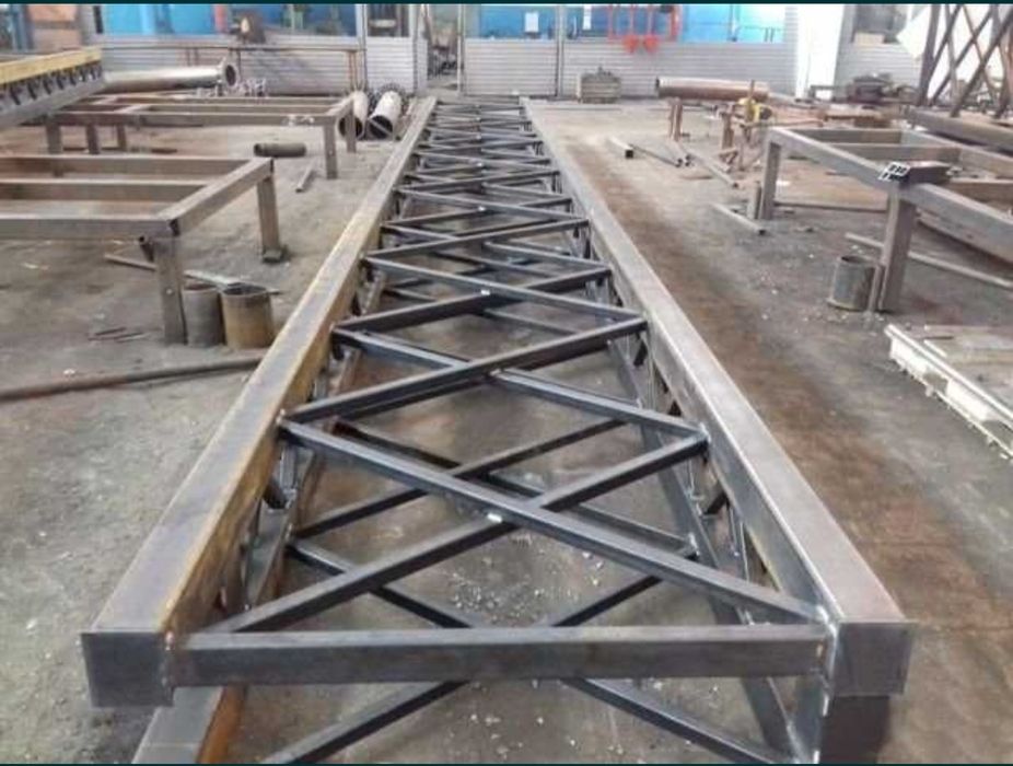 Сварчик, 30 йиллик тажрибага эга профессионал сварчик.