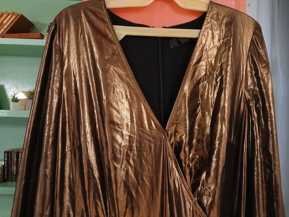 Кафява златиста рокля, номер 38, цена 25 лв.