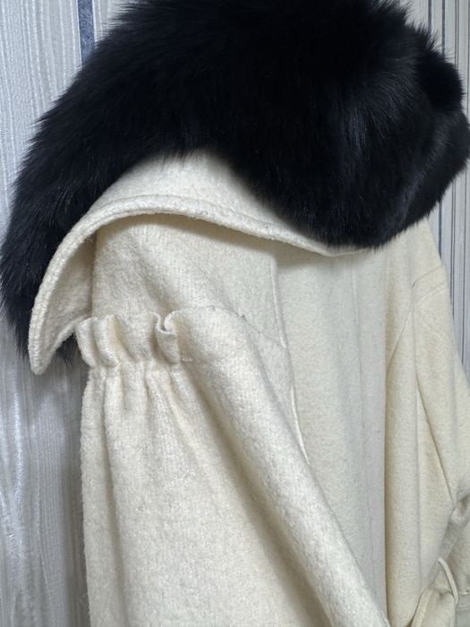 Пальто белое Gianfranco Ferre