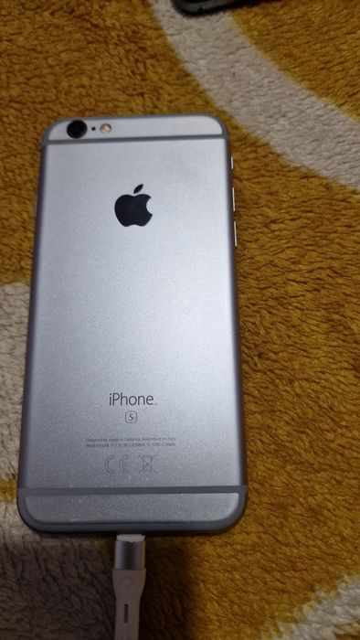 Vînd telefoane  b