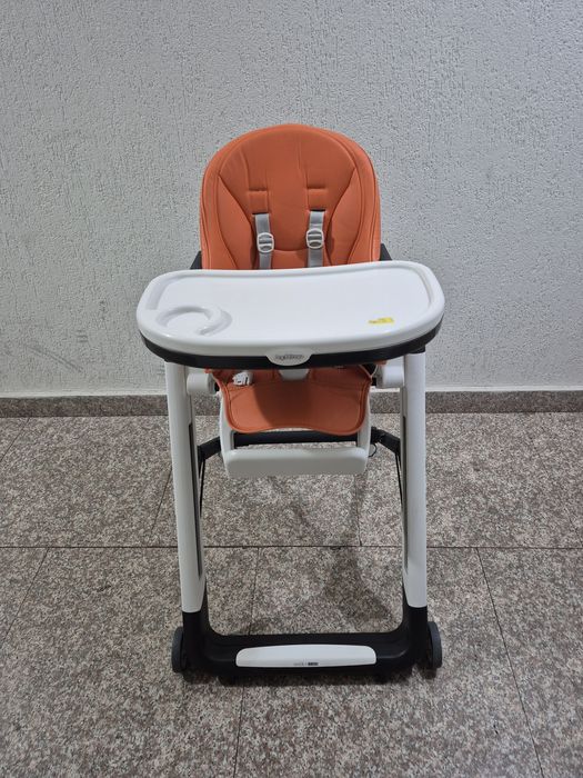 Vând scaun Peg Perego , cu 2 huse