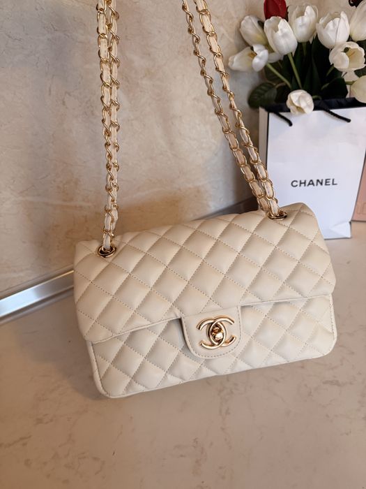 Дамска чанта Chanel Classic среден размер екрю