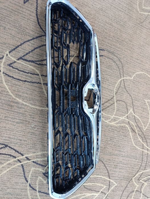 Продам решетку tayota highlander