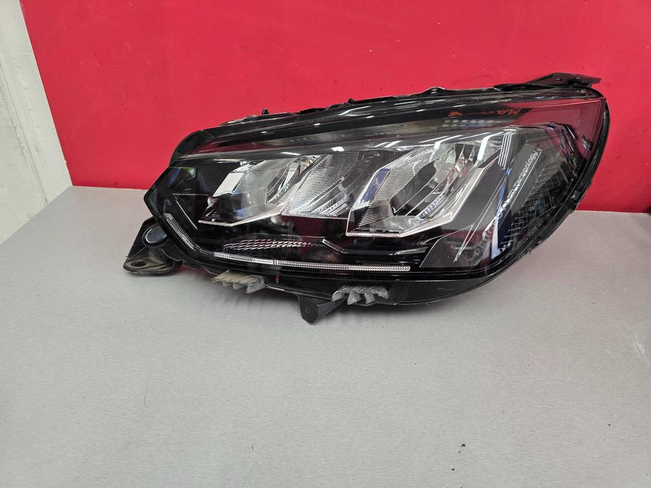 Оригинален  фар  Пежо 208  Peugeot 208  2008 full Led