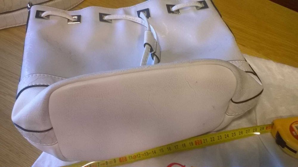 poseta geanta umar GUESS alba cu argintiu, sh, pret 300 lei