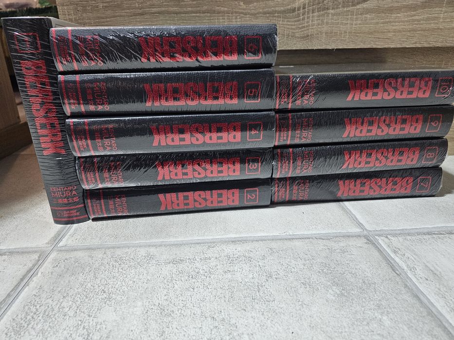 Berserk Deluxe Edition Vol 1-10 чисто нови!