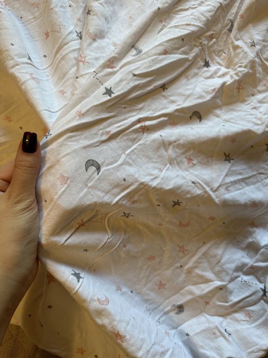 Простынь на резинке для манежки