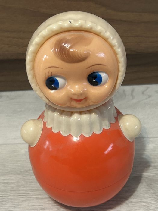 Кукла Неваляшка - съветска играчка